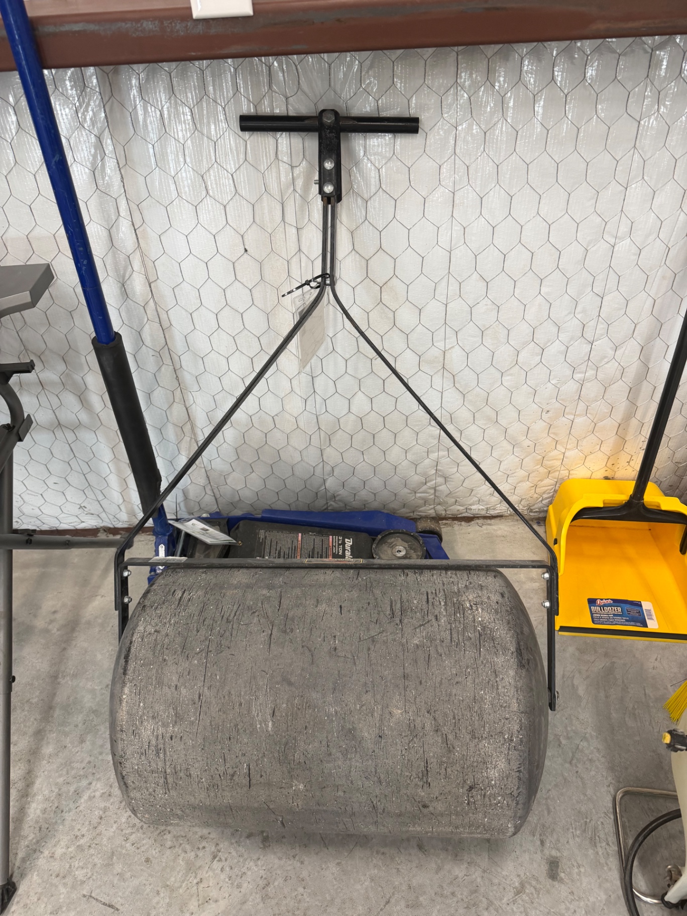 Brinly 28-Gallon Lawn Roller disponible para renta en EquipScape El Paso