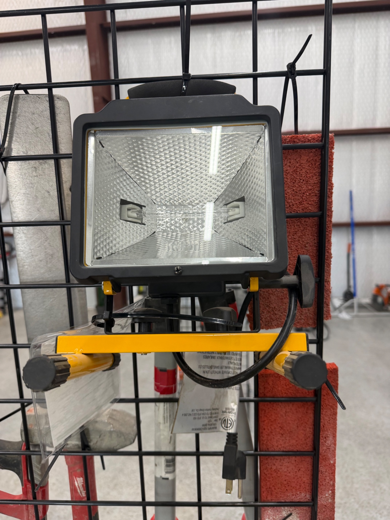 Portable Halogen Work Light disponible para renta en EquipScape El Paso