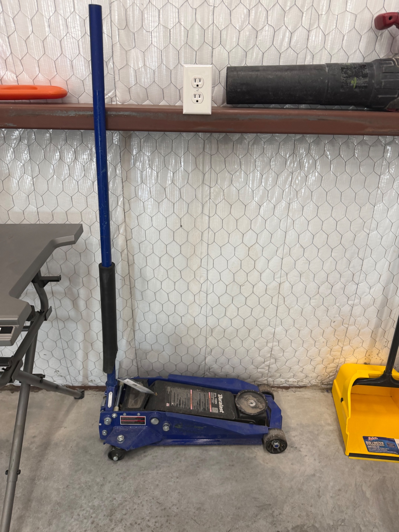 Duralast Hydraulic Floor Jack disponible para renta en EquipScape El Paso